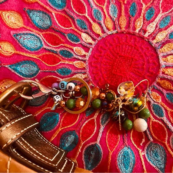 Carmel coach Coach leather purse w rhinestones & studs. EUC apx 10 x 7 x 2 1/2“. - Picture 3 of 10